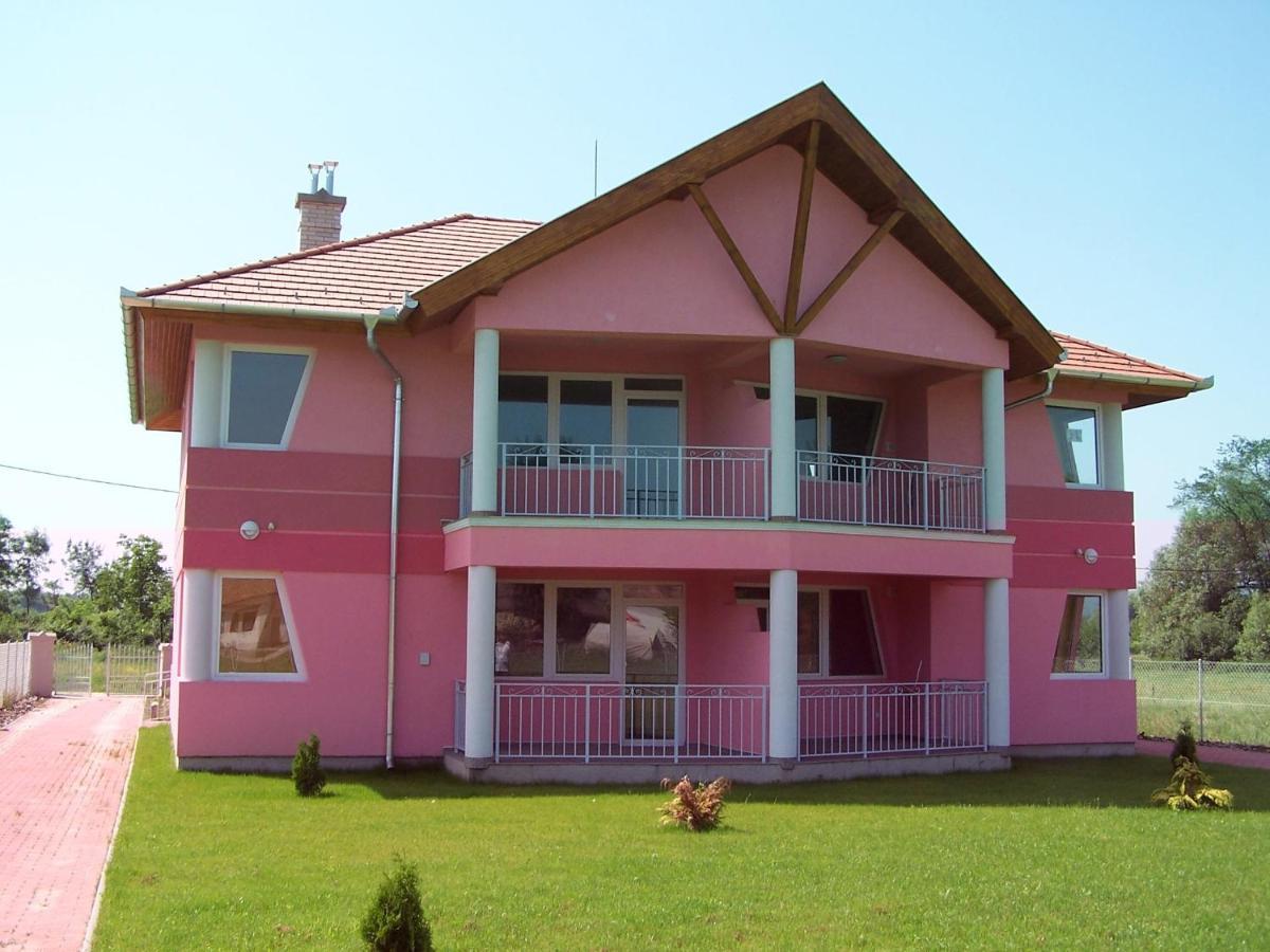 Liget Apartmanhaz Kehidakustany Ngoại thất bức ảnh