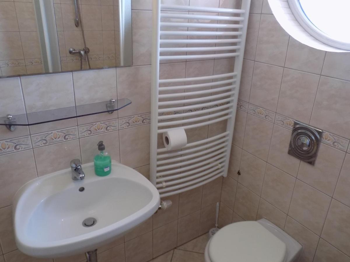 Liget Apartmanhaz Kehidakustany Ngoại thất bức ảnh
