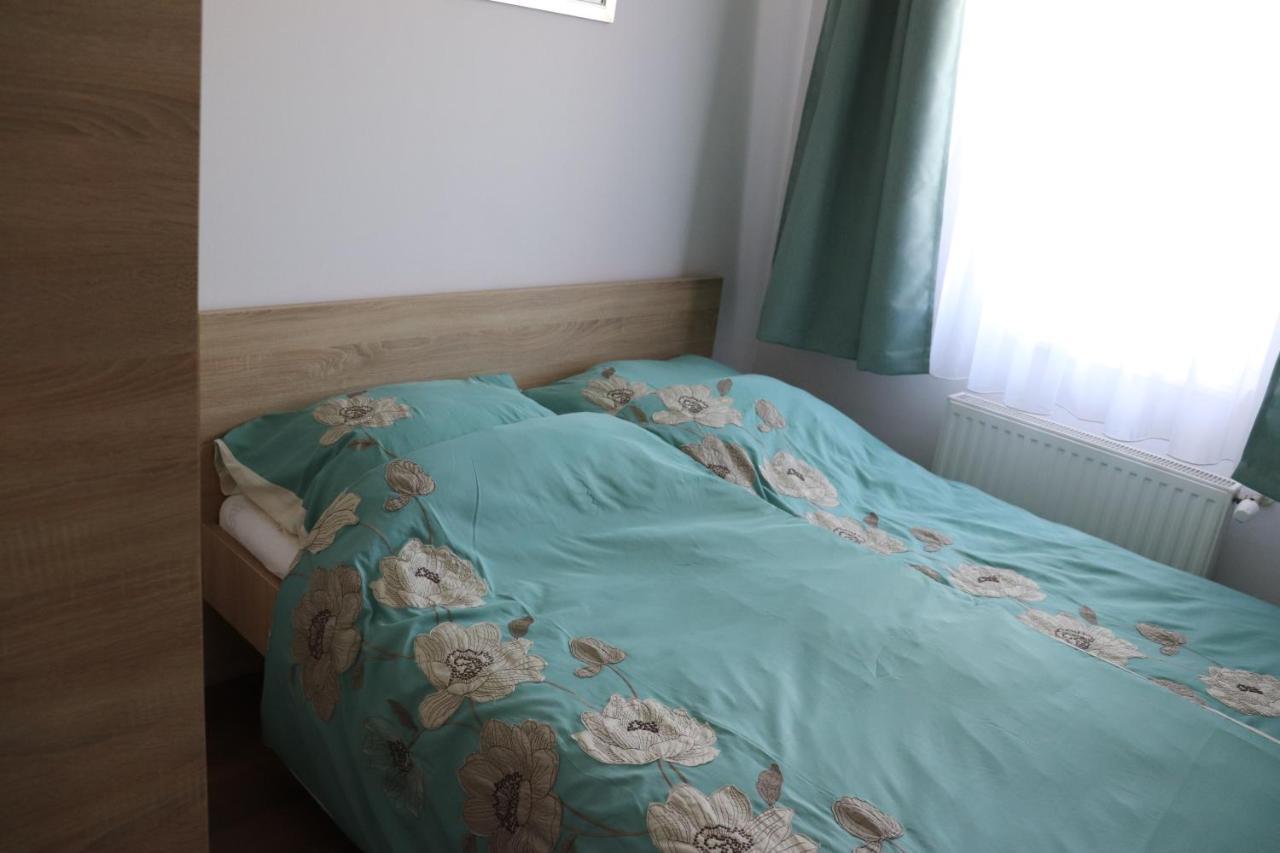 Liget Apartmanhaz Kehidakustany Ngoại thất bức ảnh