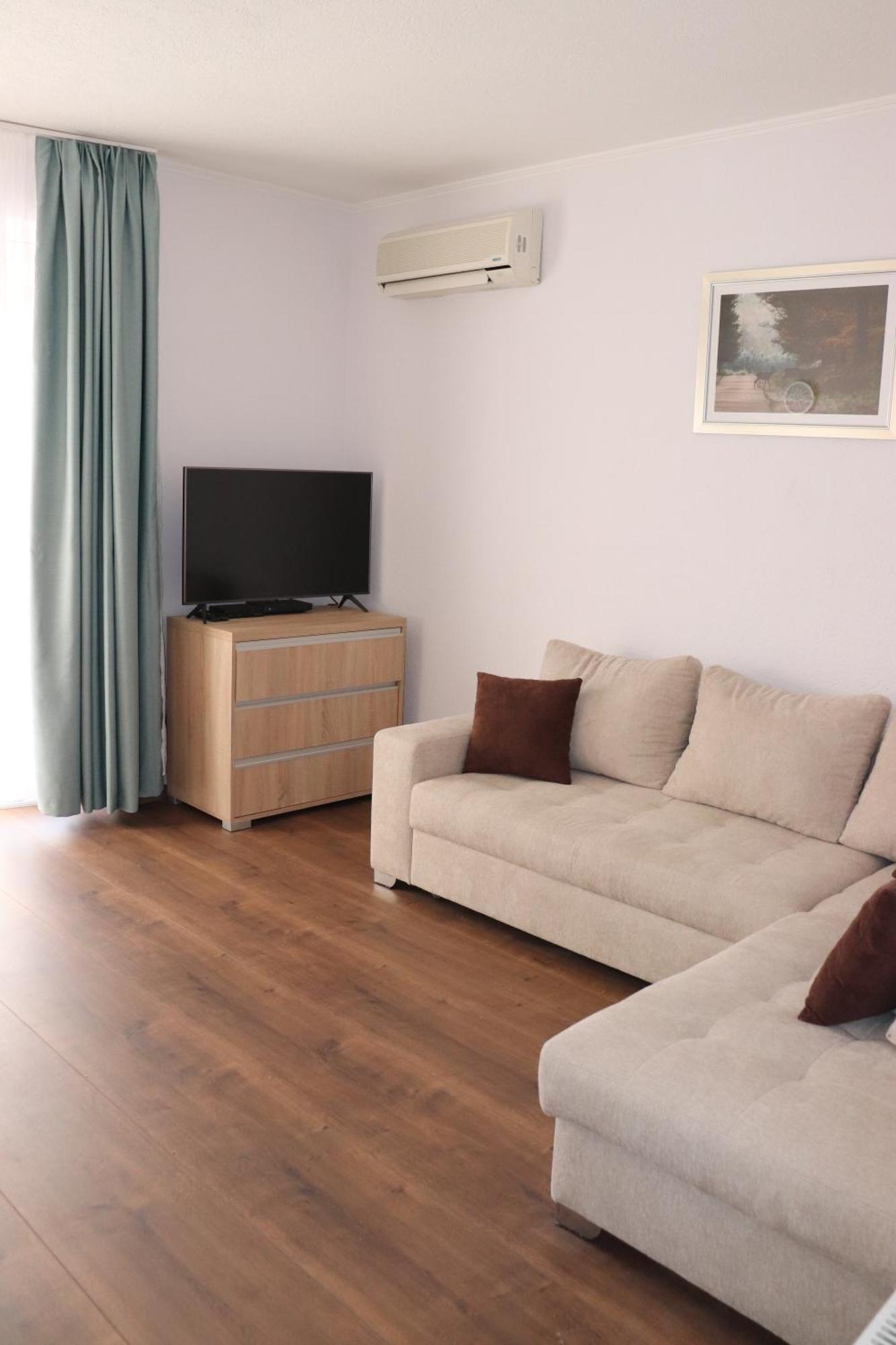 Liget Apartmanhaz Kehidakustany Ngoại thất bức ảnh